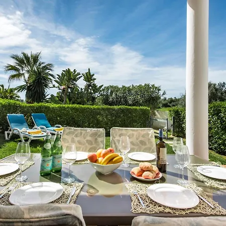 Rosemary By Algarve Holidays * אלקנטרילה