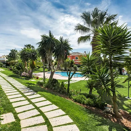 Rosemary By Algarve Holidays * אלקנטרילה